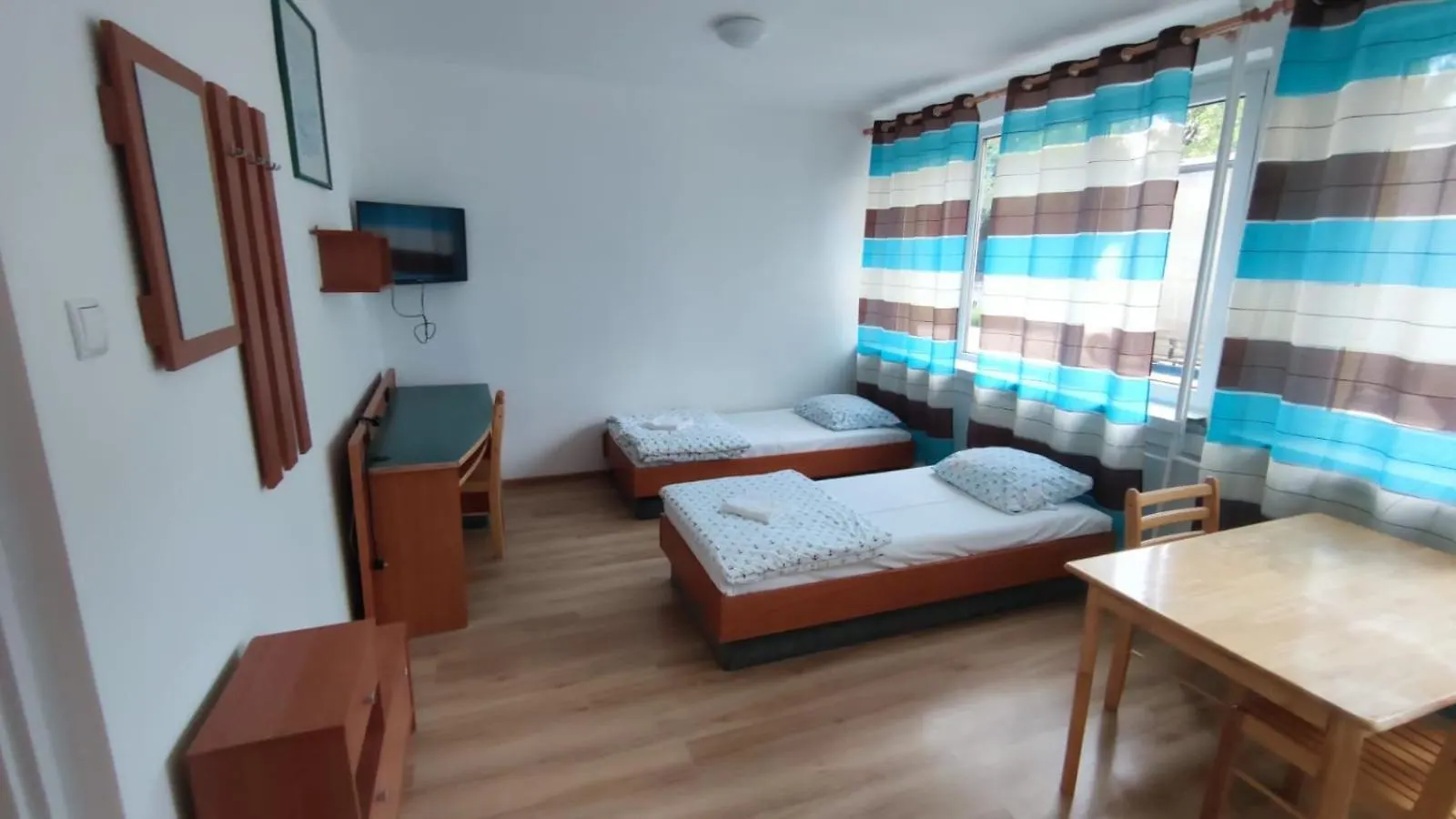 Nocleg ze śniadaniem Bed and Breakfast Pokoje 24H Ul. Bagrowa Kraków